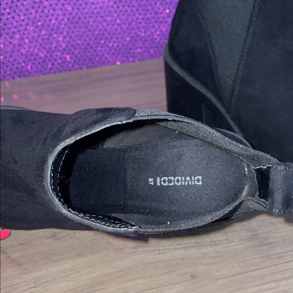 🏝️🎉 Used Black Suede Ankle Boots - Picture 6 of 10